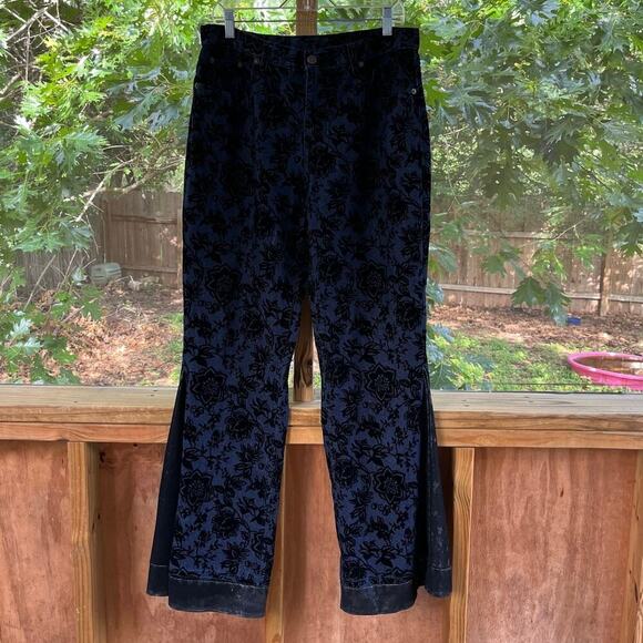 Bill Blass Women's Vintage Blue & Black Floral Print Flare Leg Jeans Size 12 - Picture 1 of 11